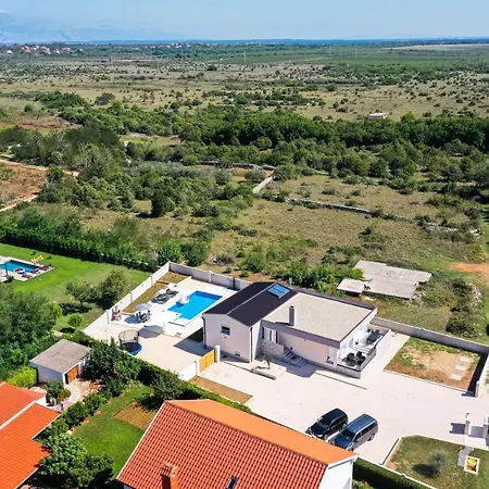 Modern M&m, Zaton Villa *