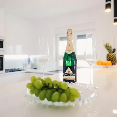 Modern M&m, Zaton Villa *