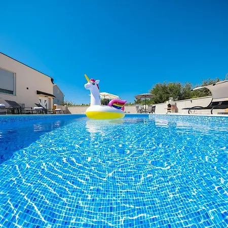 Modern M&m, Villa *