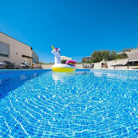 Modern M&m, Zaton Villa *