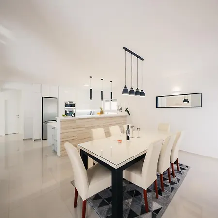 Modern M&m, Zaton