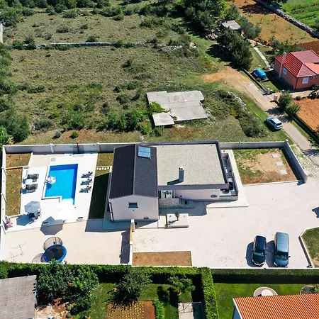 Villa Modern M&m, *