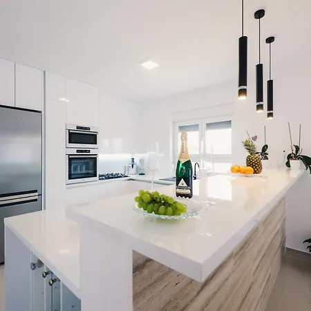 Villa Modern M&m, *