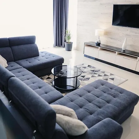 Villa Modern M&m, Zaton