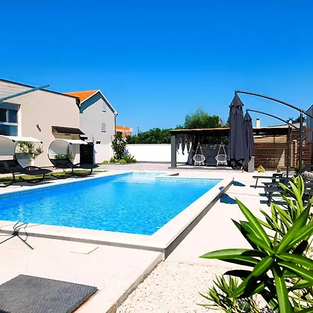 Modern M&m, Zaton Villa *